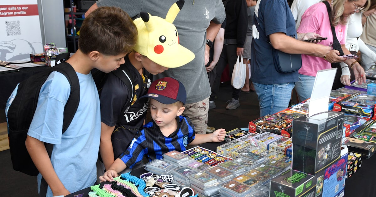 Dit verwacht je niet op zondag in Roelofarendsveen: grijze littekens, protheses en Pokémonkaart van 