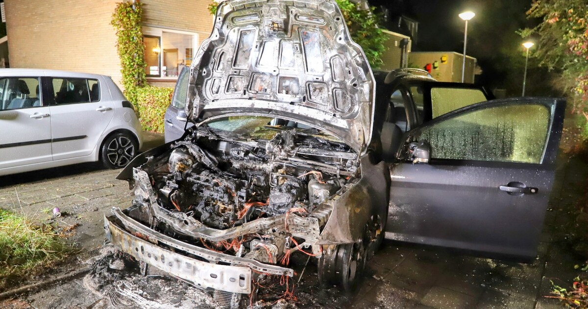 Auto volledig uitgebrand in Culemborg, politie doet onderzoek