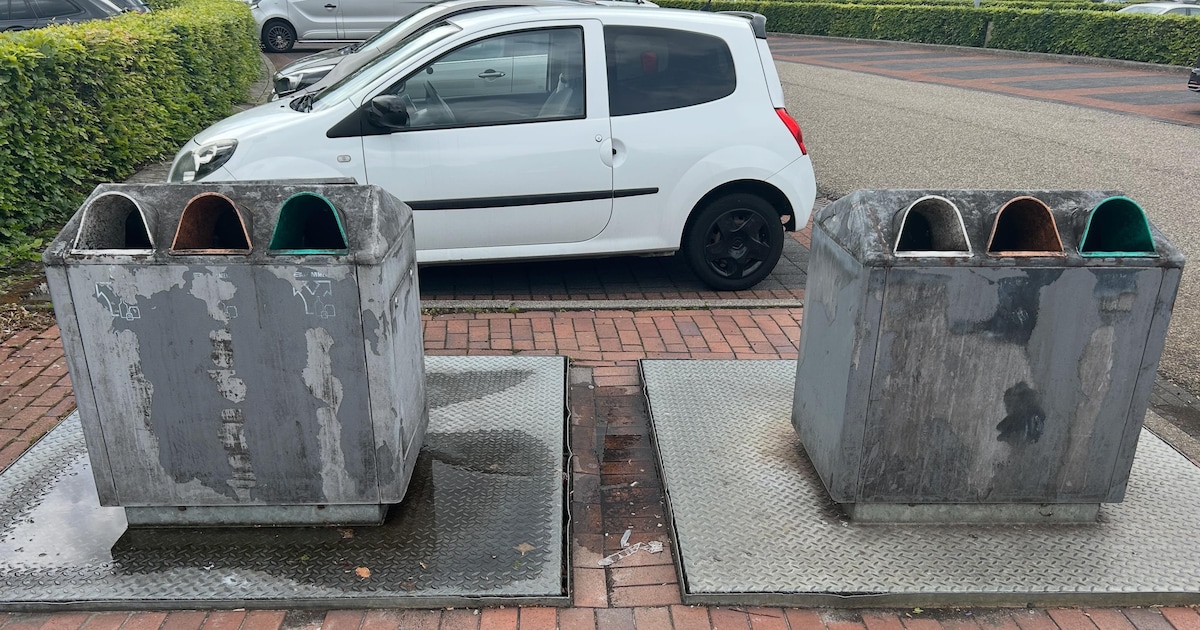 Glascontainers vervangen bij winkelcentrum De Helling in Pekela