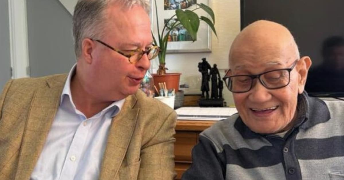 65 jaar Molukse wijk Moordrecht: burgemeester viert mee in ouderenhuis