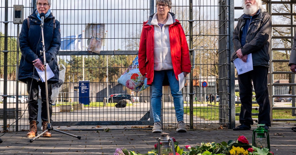 Deze mensen houden al twintig jaar wake voor vluchtelingen achter tralies: ‘Ons geluid is harder nod