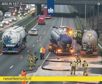 Afval uit supermarkten op A50 richting Apeldoorn: rijstroken weer open, vertraging neemt af