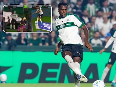 Pechvogel in Brazilië: speler scoort, valt in trapgat naar spelerstunnel, raakt geblesseerd en goal wordt afgekeurd