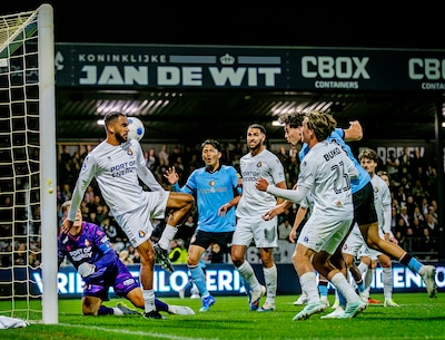 Roulerend Feyenoord slaat gat met PSV, maar kwetsbare avond roept nieuwe vragen op