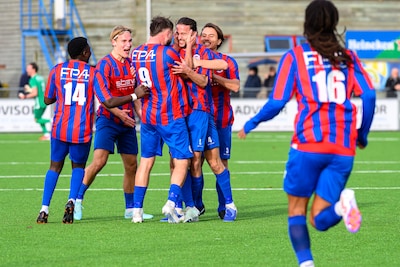 Teruggekeerde Mitchell de Zwart na weergaloze vrije trap tegen Argon: ‘Derby is altijd gesprek van d