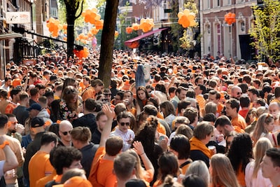 Eindhoven is klaar voor het oranjefeest: ‘Koningsnacht begint dit jaar al vroeg in de middag’