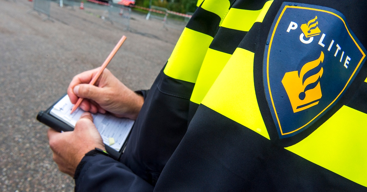 Jackpot voor agenten: eigenaar van auto heeft duizenden euro’s aan ...