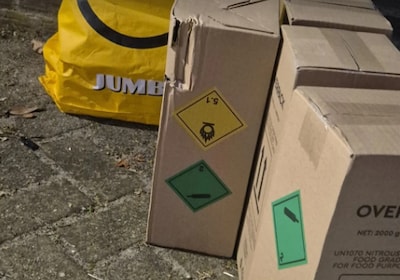 Politie vindt lachgasflessen bij een controle van een 22-jarige bestuurder