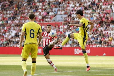 LIVE | Geklungel over en weer, PSV geeft de goals als zoete broodjes weg en kent pijnlijke avond tegen Villarreal