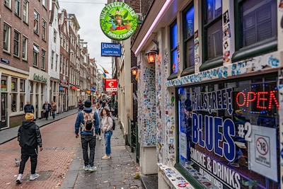 Targets of a night of violence in Amsterdam: seven victims assaulted and house vandalized