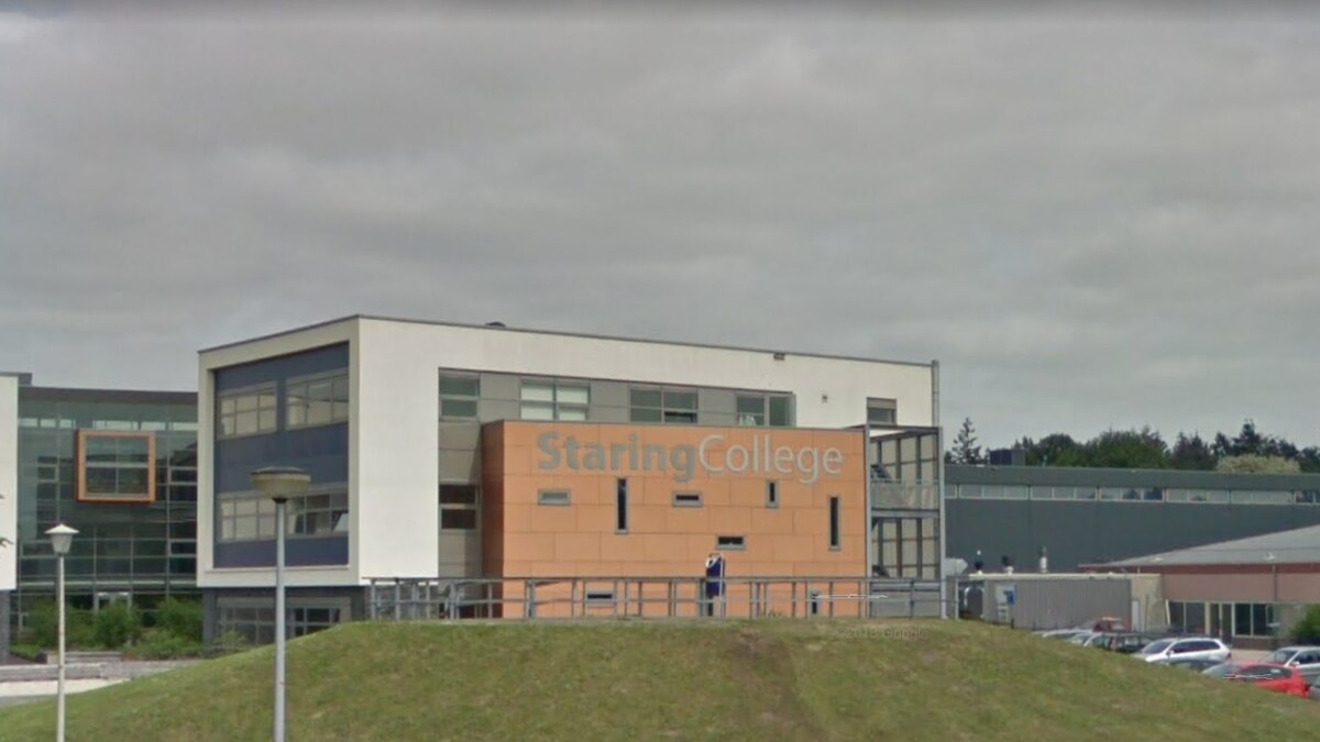 Leraar kijkt porno in de klas, scholieren kijken per ongeluk mee op beamer  | Binnenland | AD.nl