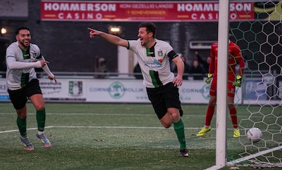 Assistent-trainer Tim Peters (40) scoort bij rentree voor SVV Scheveningen: ‘Eigenlijk te gek voor w