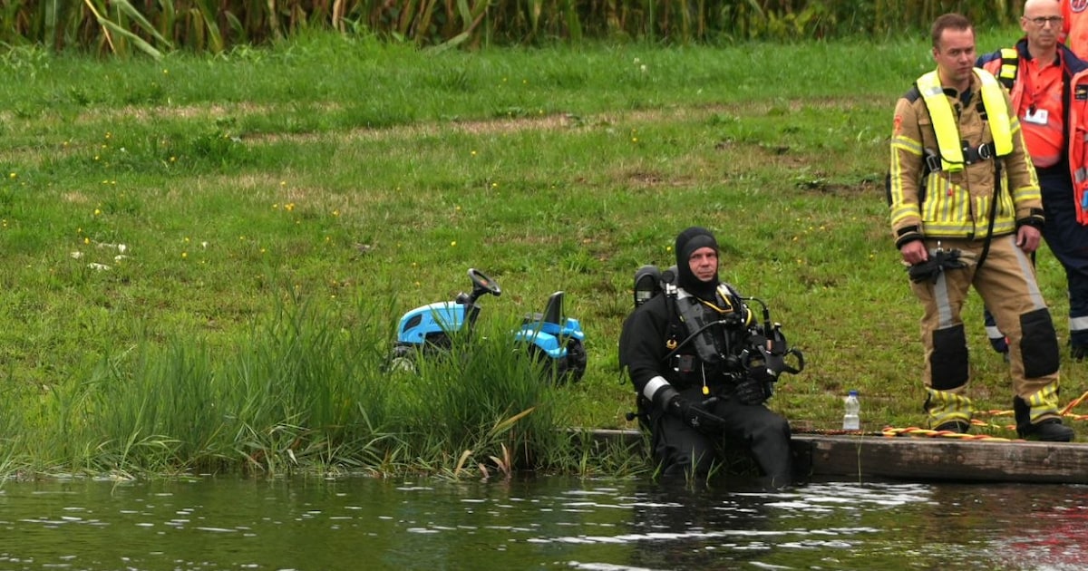 Grote zoekactie naar mogelijke drenkeling Staphorst: alleen speelgoedtractor gevonden