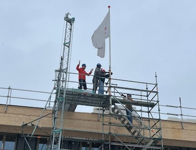 Hoogste punt bereikt bij nieuw schoolgebouw in Grijpskerk, opening volgend schooljaar
