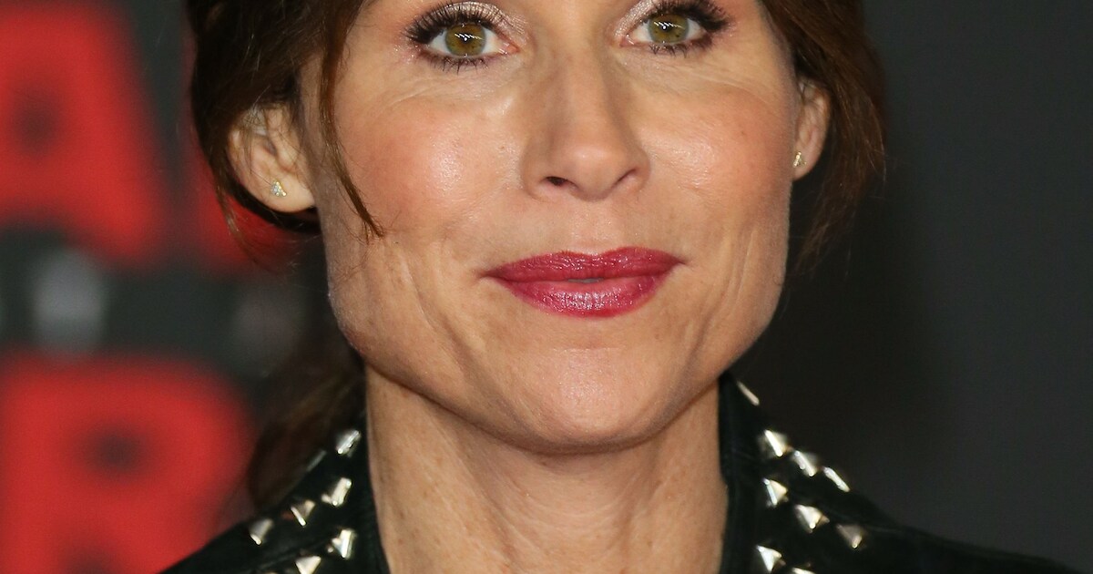 Minnie Driver te zien in vijfde seizoen Emily in Paris | Show | AD.nl