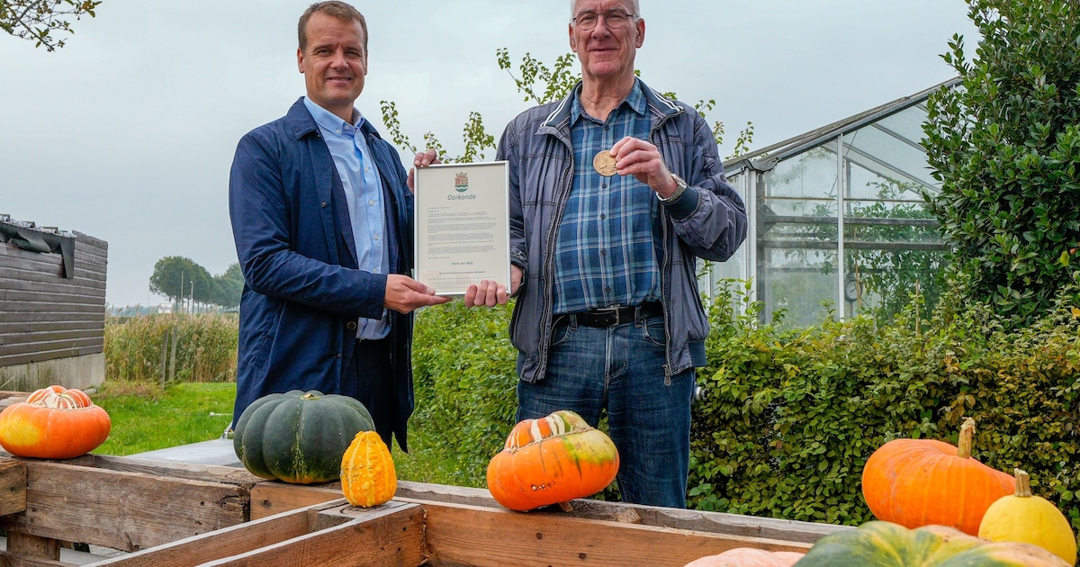 Henk Van Wijk ontvangt Nissewaardpenning in Spijkenisse