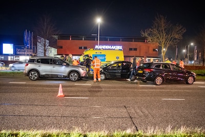 Ongeluk met meerdere voertuigen op de Marsweg in Zwolle