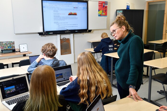 Duits docent Julia ziet met lede ogen aan hoe haar vak verdwijnt ...