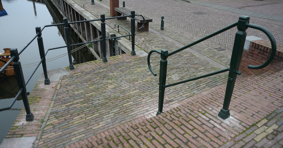 Trapleuningen geplaatst bij Oude Haven in centrum Bunschoten voor meer toegankelijkheid