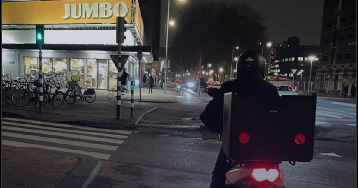 Rotterdamse maaltijdbezorger rijdt in jaar tijd elf keer door rood ...