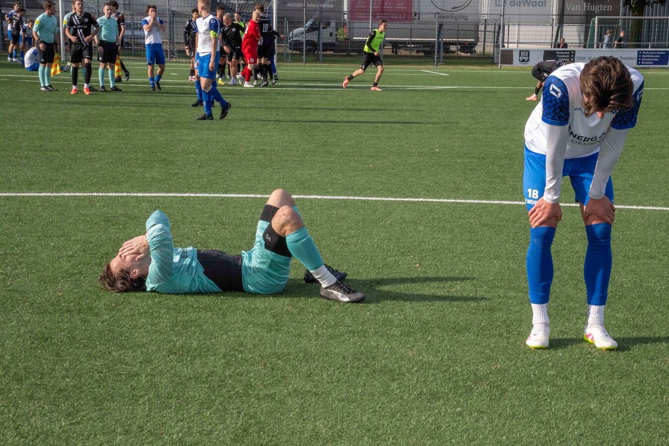 Deurne zakt in de verlenging door de hoeven en grijpt ook in de ...