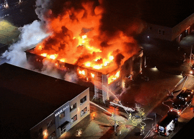 Grote brand verwoest bedrijfspand in Beneden-Leeuwen