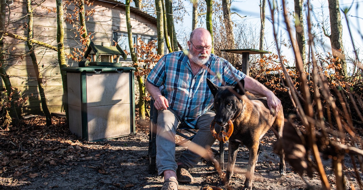 Arie (66) dreigt z’n huisje te verliezen, dwangsommen hangen boven zijn hoofd: ‘Heb niet geslapen’