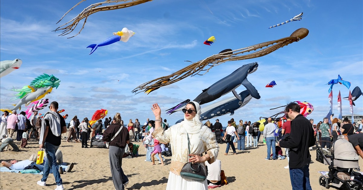 Foto’s: kleurrijke megavliegers tijdens Internationaal Vliegerfestival op Scheveningen