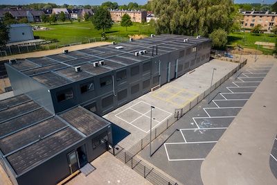 Geen les door hitte: 470 leerlingen niet naar school, airco’s onderweg