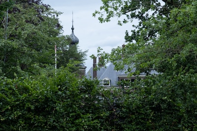 Nijkerk doet onderzoek naar heel landgoed én omstreden hoge haag rond Huize Hoevelaken