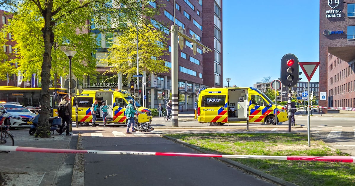 Twee gewonden na ongeluk tussen scooterrijder en een fatbiker op de Stationsstraat in Amersfoort