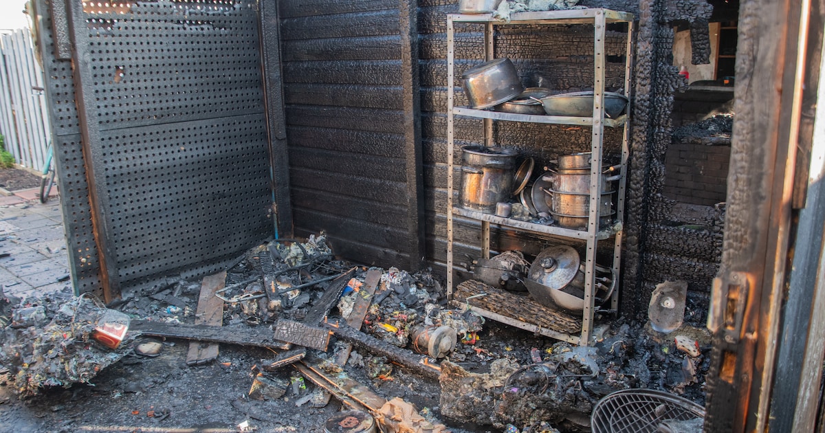 Raadslid helpt bij blussen van brand in steeg in Woerden