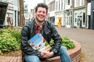 Wensouder Jeffrey (32) schrijft kinderboeken en hoopt ze ooit thuis voor te lezen aan zijn eigen kin