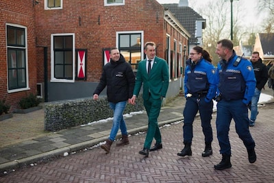 Staatssecretaris loopt mee met jeugdboa’s en jongerenwerkers in Warffum