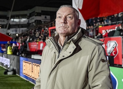 Afzwaaiende Ron Jans ontgoocheld na bekerechec FC Utrecht: ‘Ik ben hier kapot van’
