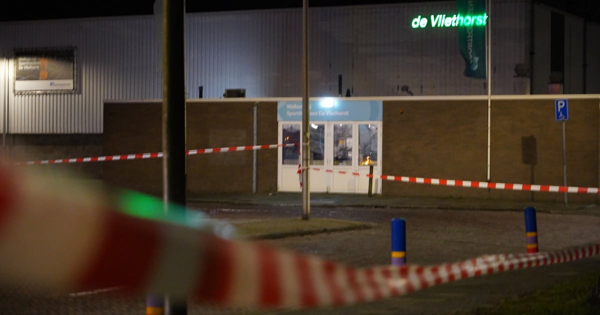 Stuk illegaal vuurwerk aangetroffen voor sporthal in Voorschoten
