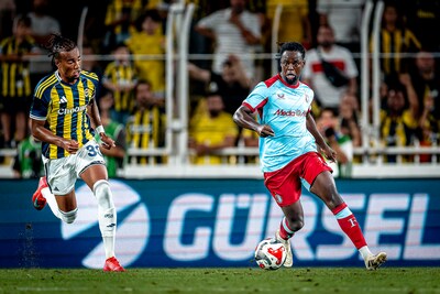 Feyenoord legt arm om schouder van aangeslagen Jordan Lotomba: ‘Spelers hebben ook gevoel’