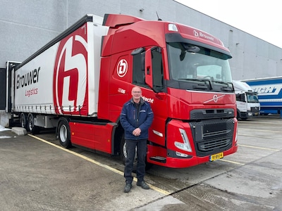 Vrachtwagenchauffeur Carlo rijdt ondanks besneeuwde wegen door: ‘Heb uren klem gestaan bij een klant