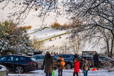 LIVE Sneeuw in Brabant | CBR stelt praktijkexamens voor motor en bromfiets uit vanwege gladheid, cod