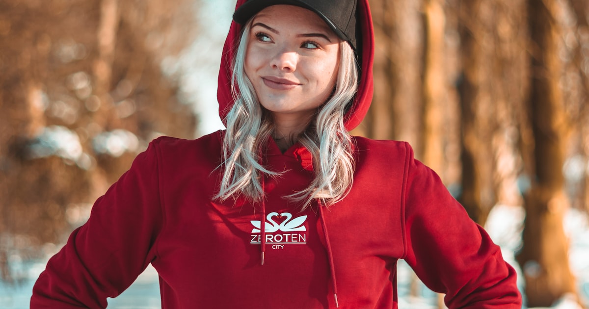 Tante Toof en Rotterdamse Memes op de bres voor afgebrande Plaswijckpark met hoodie-actie