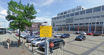 Tijdmachine: toen je nog kon parkeren op het Raadhuisplein in Veenendaal