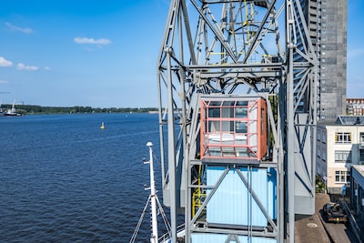 Funda gem: own a harbor crane in Amsterdam for 875,000 euros