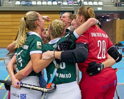 Zaalhockeysters Rotterdam weer naar de play-offs om titel te prolongeren: ‘Treffen tussen twee échte
