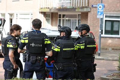 Mogelijk schietincident in Den Bosch: agenten in kogelwerende vesten doen onderzoek