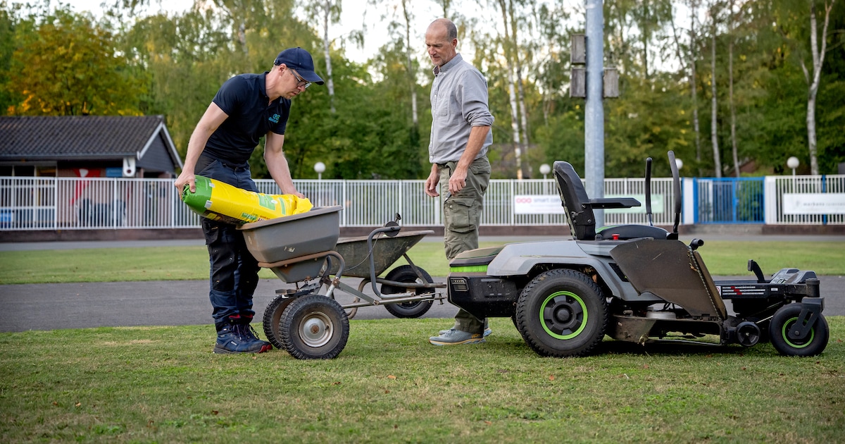 Vrijwilligers Doornse ijsbaan werken de hele zomer door voor winters natuurijs: ‘In het asfalt wille
