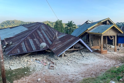Schade en tsunami-alarm na krachtige aardbeving met kracht van 7,7 bij Indonesisch eiland Flores