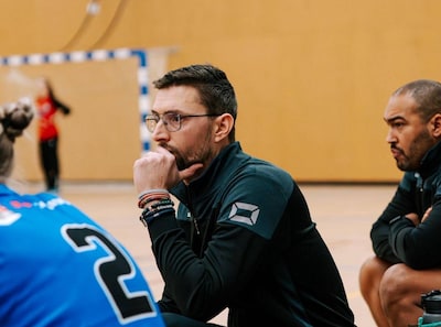 Handbal Houten degradeerde na twee gelijke spelen, nu kijkt de club weer vooruit: ‘Snel stappen zett