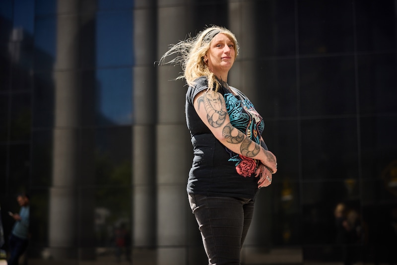 Veruschka van Dijke. Haar moeder werd vele jaren geleden op weg naar huis misbruikt en gedood. 