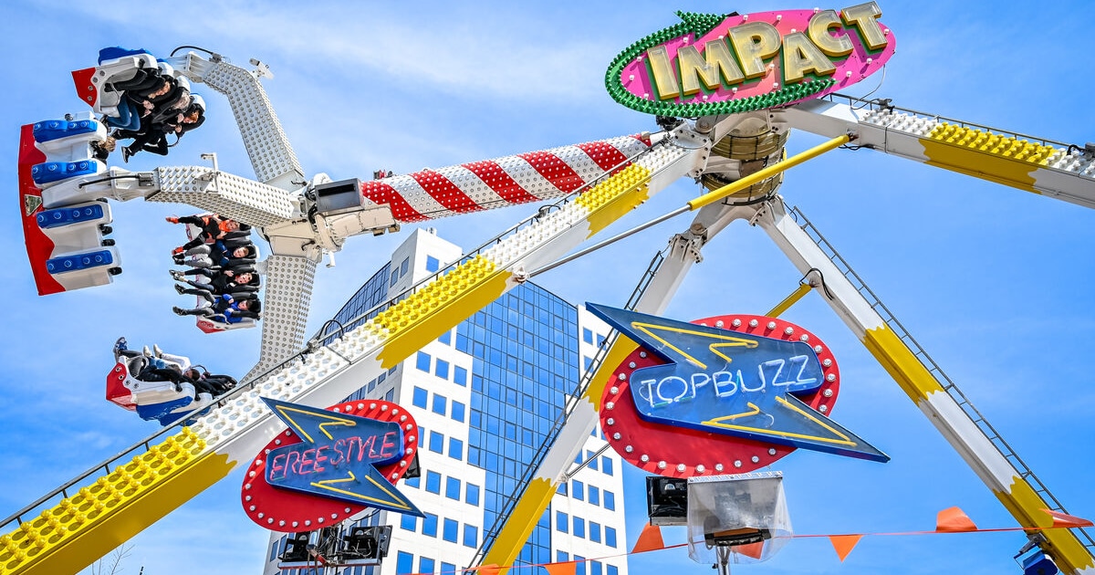 Koningskermis en kleedjesmarkt in Capelle tijdens Koningsdag