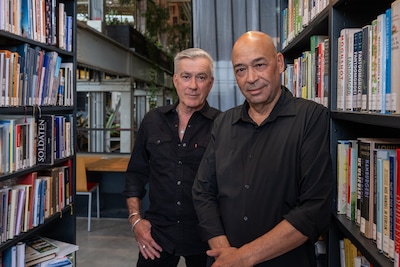 Rusteloze dichter krijgt 35 jaar na zijn dood een schouderklopje van zijn vrienden: ‘Kees heeft nog 